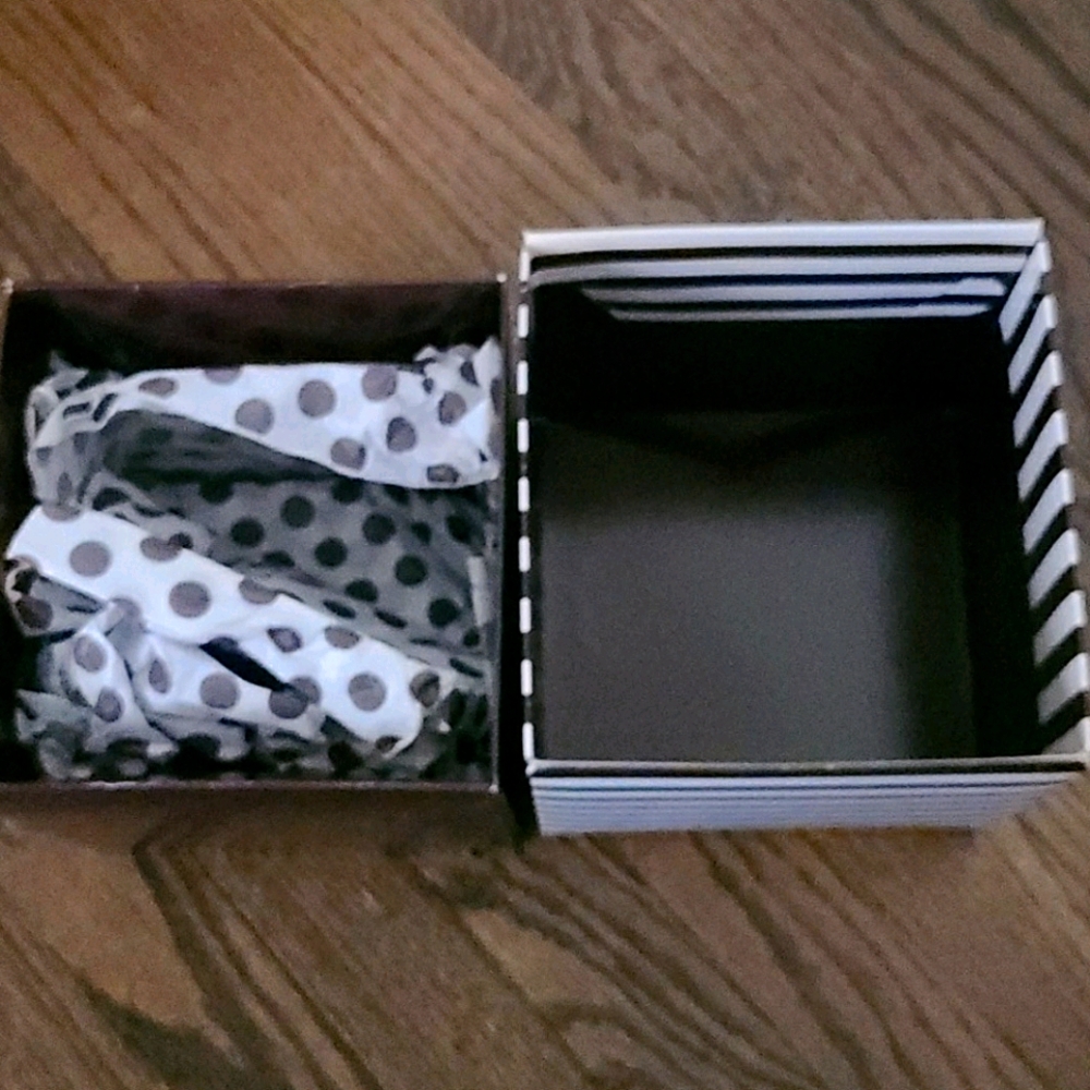 Henri Bendel Box